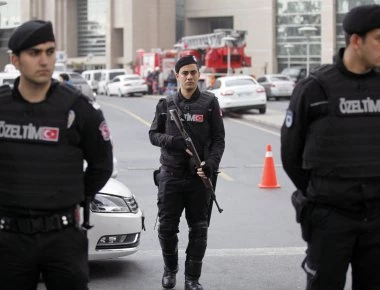 Συναγερμός στην Κωνσταντινούπολη: Ένοπλος άνοιξε πυρ στο κέντρο της πόλης!